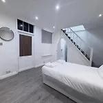 Stylish Apartments - Steps From Hyde Park & Paddington Station
