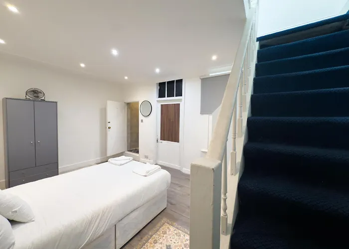 Stylish Apartments - Steps From Hyde Park & Paddington Station