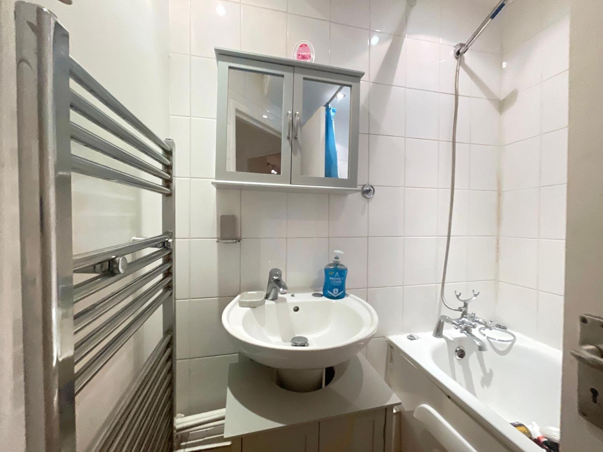 Stylish - Steps From Hyde Park & Paddington Station Apartment