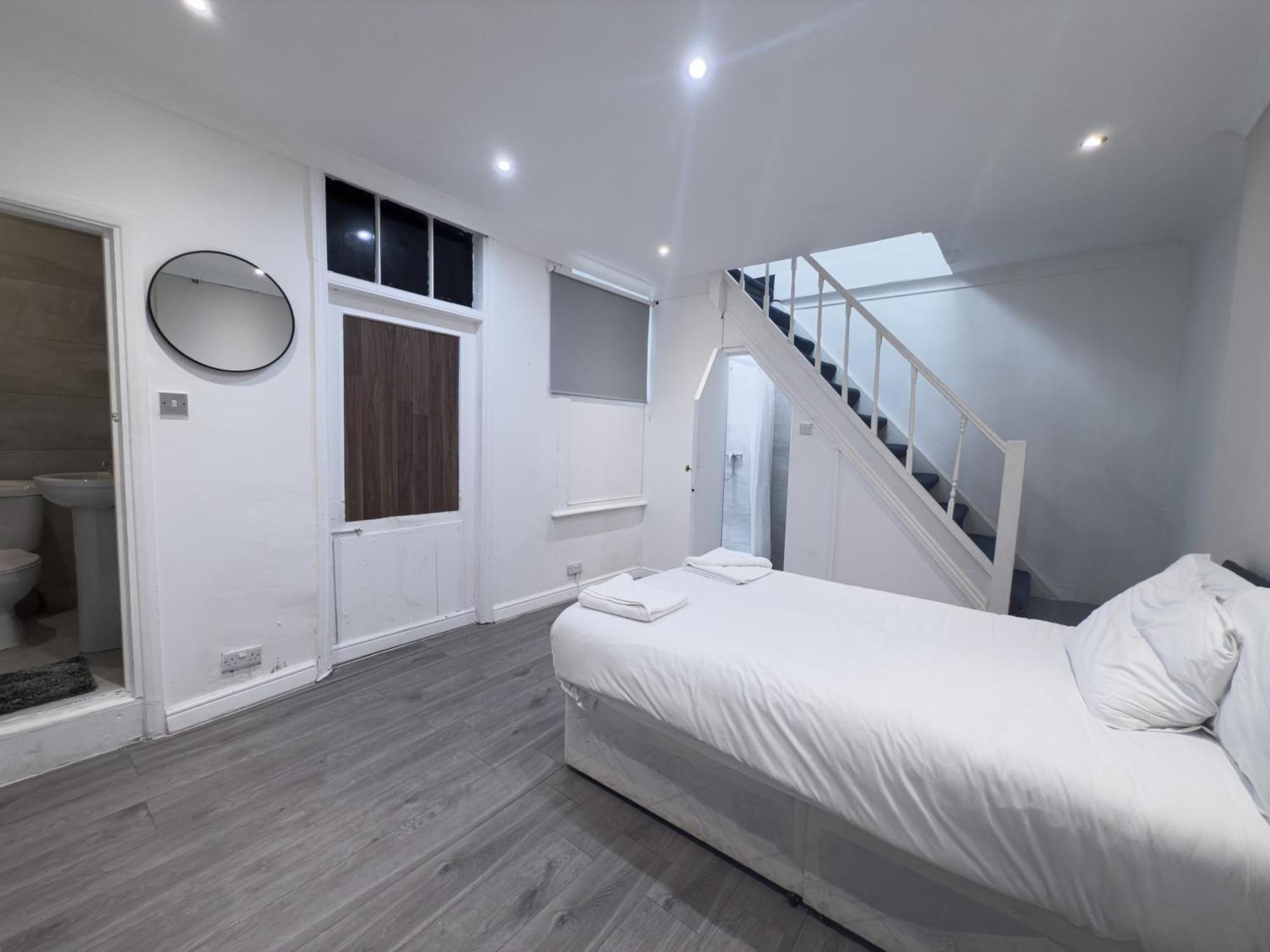 Stylish - Steps From Hyde Park & Paddington Station Londra